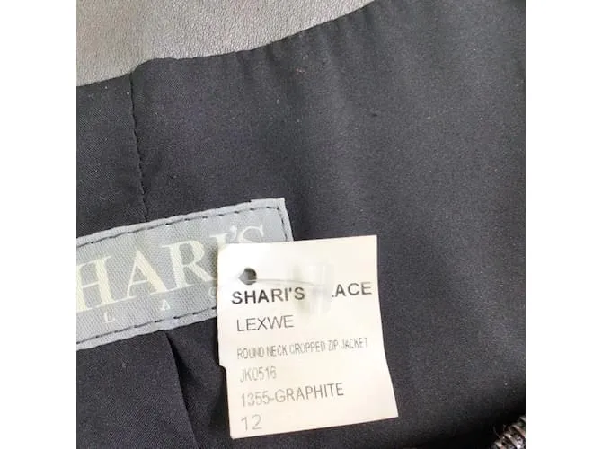 Autre Marque Shari's Place Chaqueta de cuero corta con cremallera completa y cuello redondo en grafito Gris 