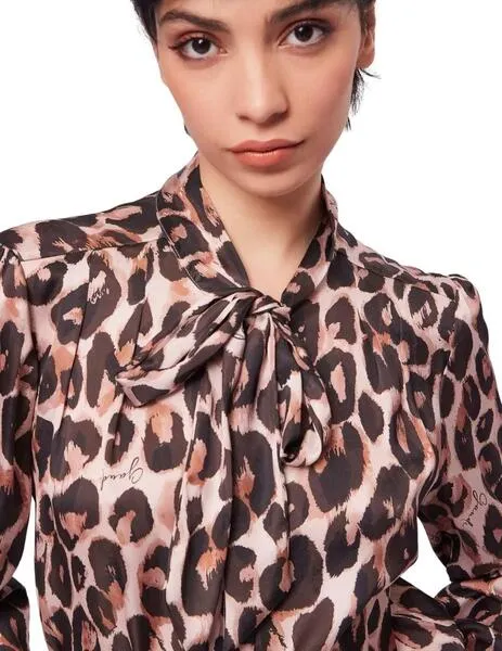 Camisa multicolor de leopardo de Gaudí.