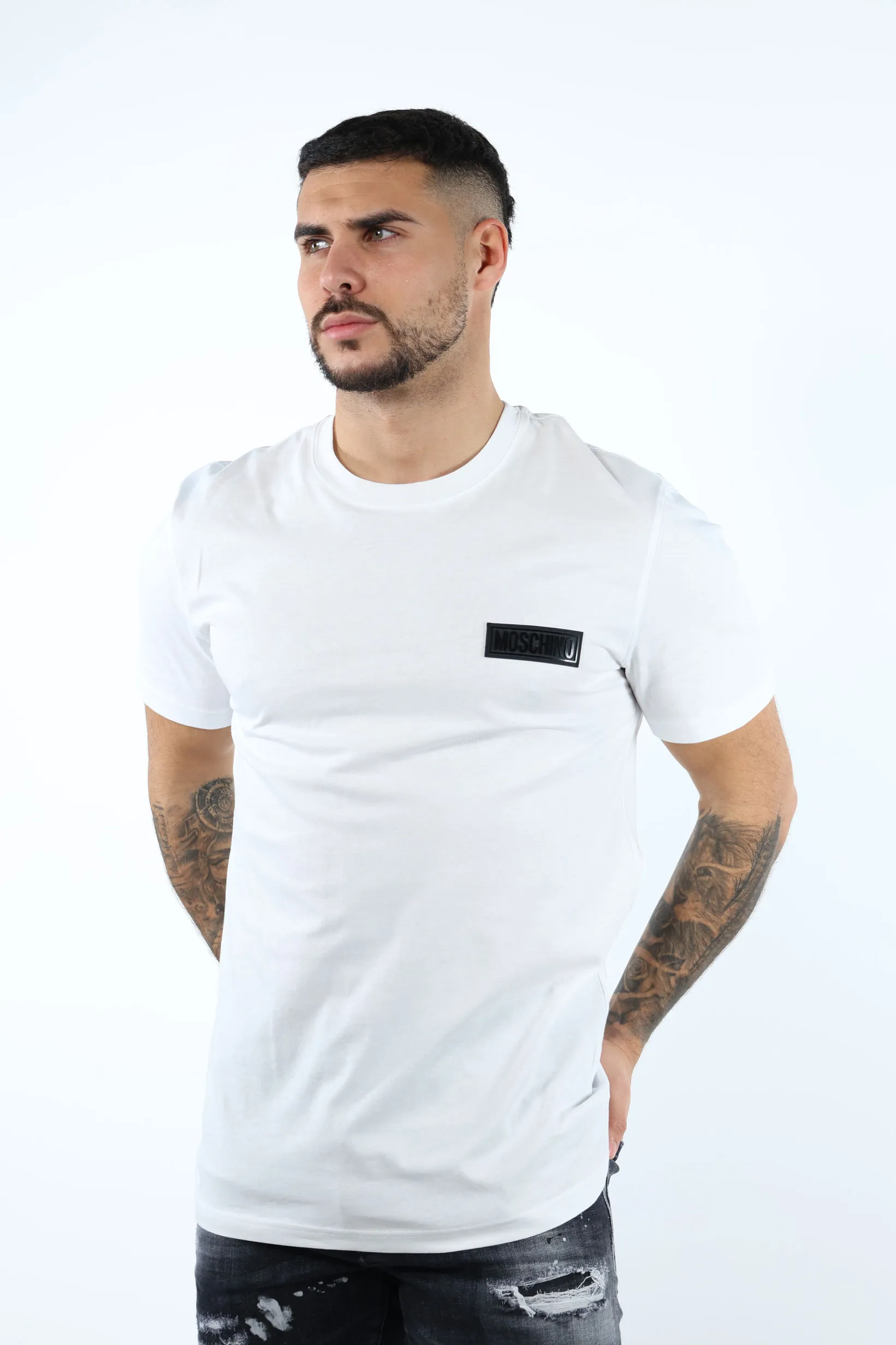 Camiseta blanca con minilogo etiqueta negro