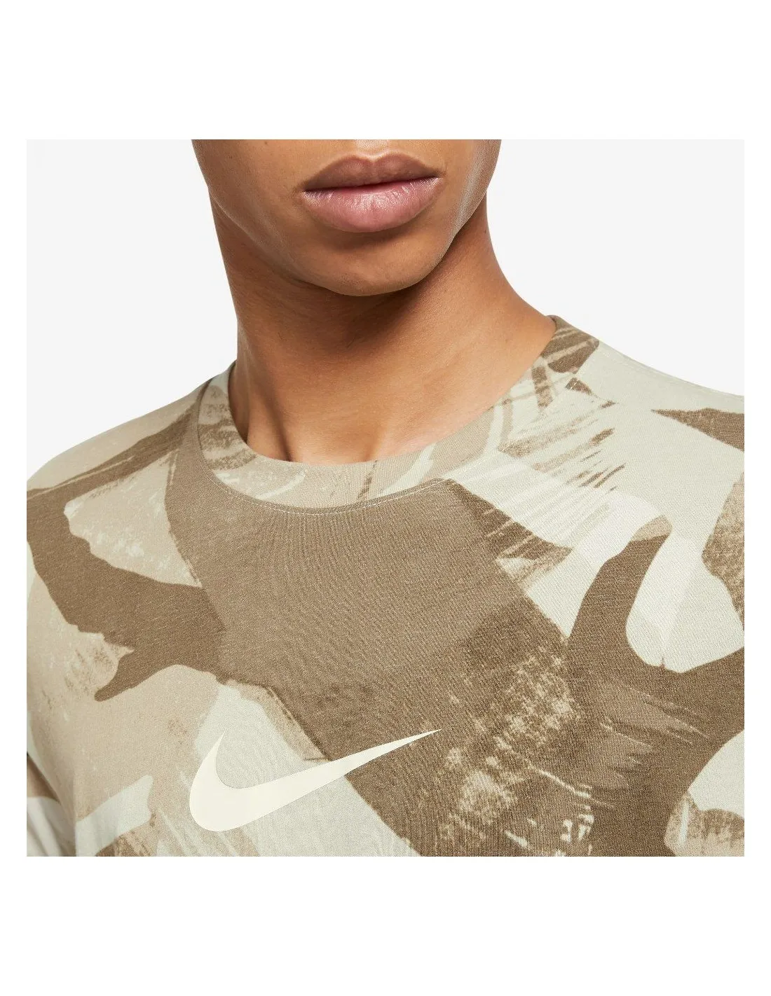 Camiseta de entrenamiento con estampado de camuflaje Nike Dri-FIT