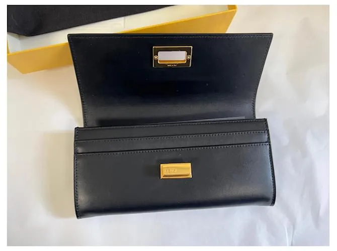 Fendi Monedero Continental Peekaboo Negro 