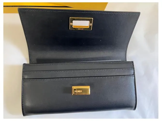 Fendi Monedero Continental Peekaboo Negro 