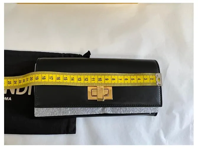 Fendi Monedero Continental Peekaboo Negro 