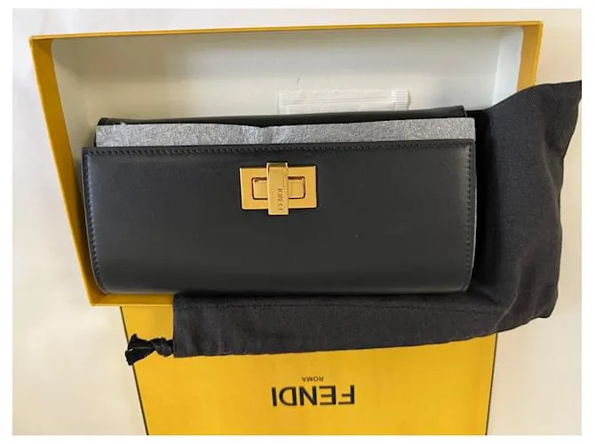 Fendi Monedero Continental Peekaboo Negro 