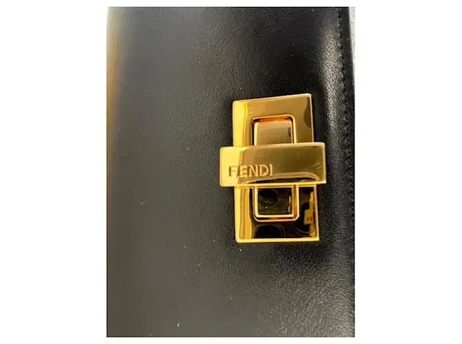 Fendi Monedero Continental Peekaboo Negro 