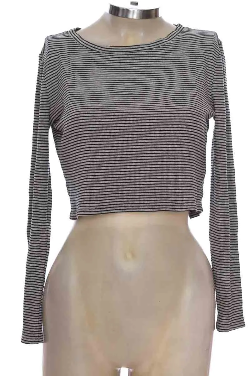 Top / Camiseta color Gris - Forever 21