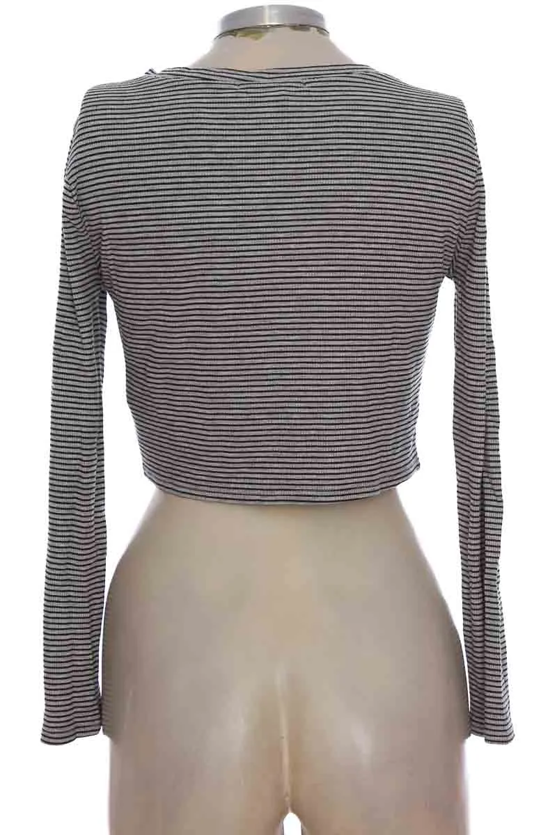 Top / Camiseta color Gris - Forever 21